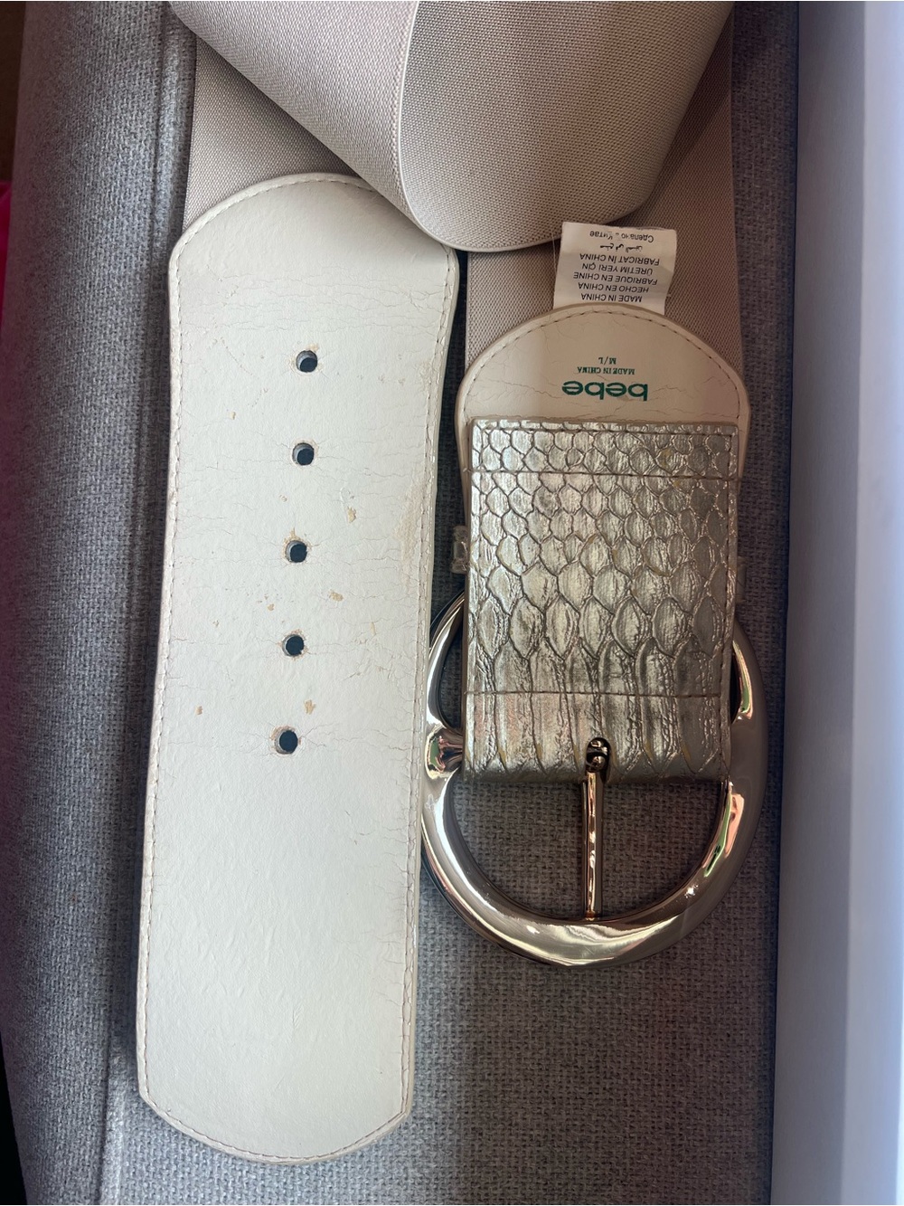 bebe White Waist Belt with Gold Snakeskin Accent Buckle